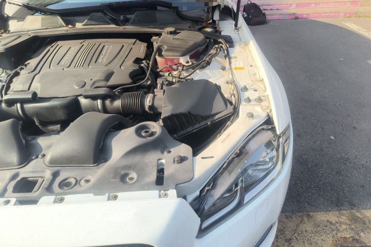 Used Jaguar XJ 2015 XJL 3.0 SC Two-Wheel-Drive Panoramic Business Edition Engine Bay Left
