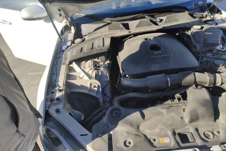 Used Jaguar XJ 2015 XJL 2.0T Elegance Business 80th Anniversary Limited Edition Engine Bay Right