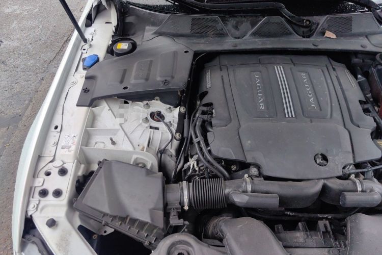 Used Jaguar XJ 2015 XJL 3.0 SC Four-Wheel Drive Panoramic Business Edition Engine Bay Right