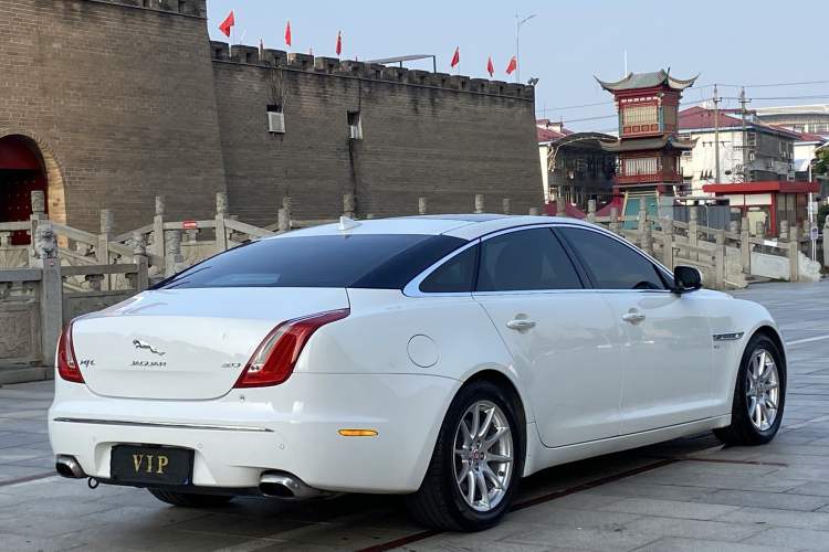 Used Jaguar XJ 2015 XJL 3.0 SC Elegant Business 80th Anniversary Limited Edition Exterior 3