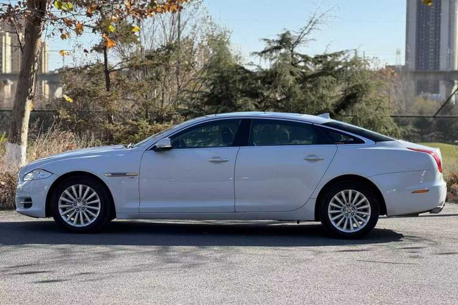 Used Jaguar XJ 2015 XJL 2.0T Elegance Business 80th Anniversary Limited Edition Exterior 3