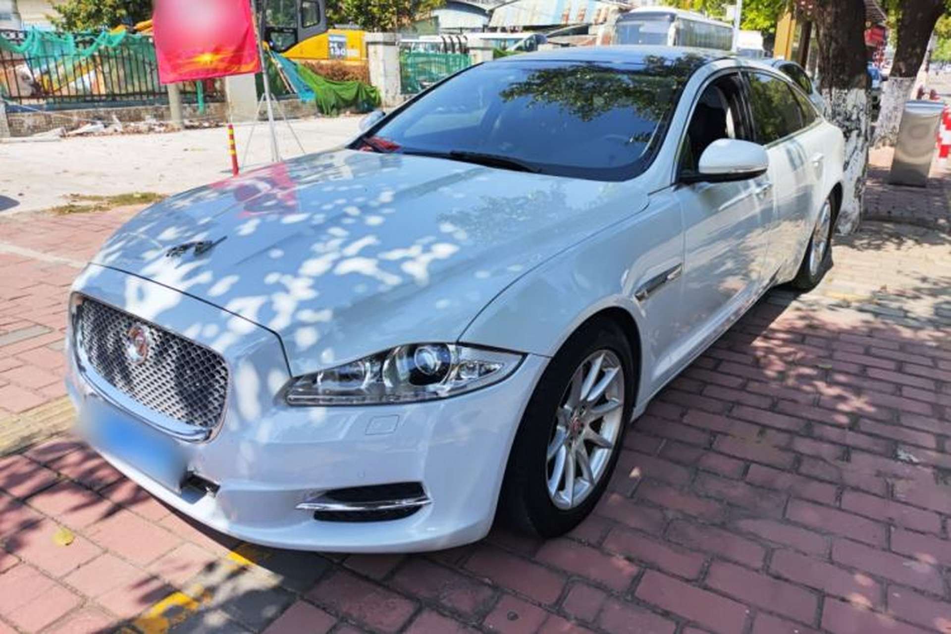 Used Jaguar XJ 2015 XJL 2.0T Elegance Business 80th Anniversary Limited Edition Front Left 45 Deg