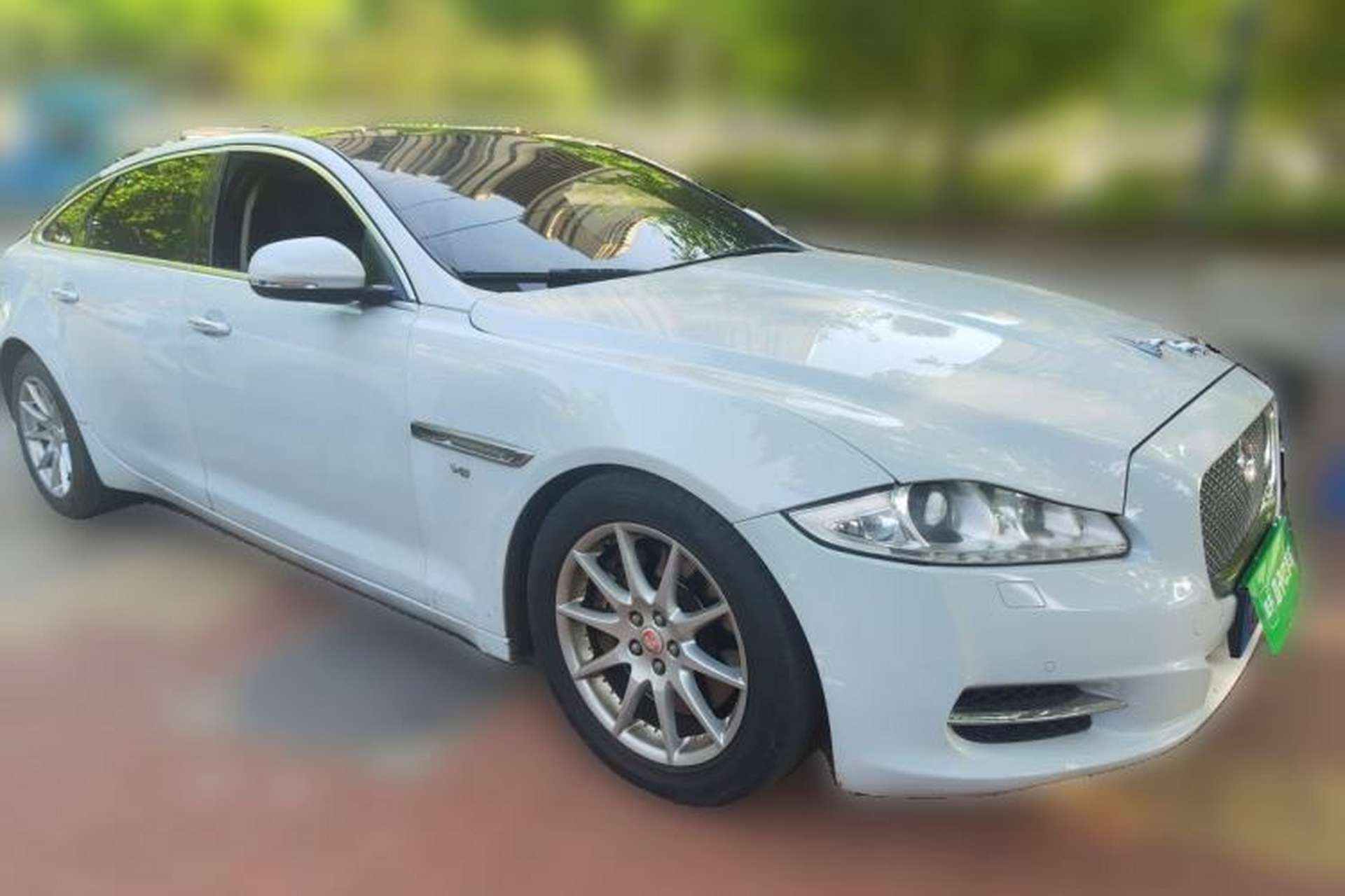 Used Jaguar XJ 2015 XJL 2.0T Two-Wheel-Drive Elegant Business Edition Front Right 45 Deg