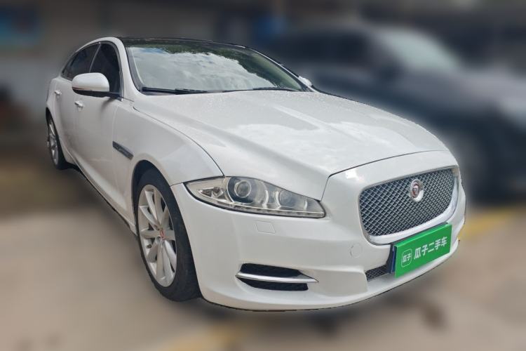 Used Jaguar XJ 2015 XJL 3.0 SC Four-Wheel Drive Panoramic Business Edition Front Right 45 Deg