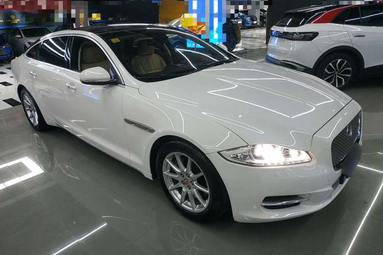Used Jaguar XJ 2015 XJL 2.0T Two-Wheel Drive Panoramic Business Edition Front Right 45 Deg