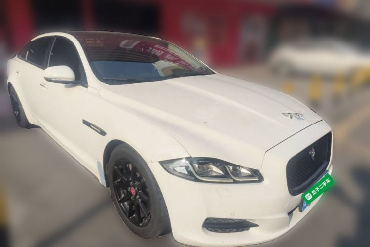 Used Jaguar XJ 2015 XJL 3.0 SC Two-Wheel-Drive Panoramic Business Edition Front Right 45 Deg
