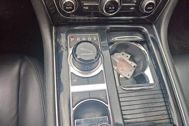 Used Jaguar XJ 2015 XJL 3.0 SC Four-Wheel Drive Panoramic Business Edition Gear Lever