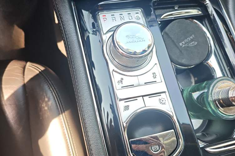 Used Jaguar XJ 2015 XJL 3.0 SC Four-Wheel Drive Panoramic Business Edition Gear Lever