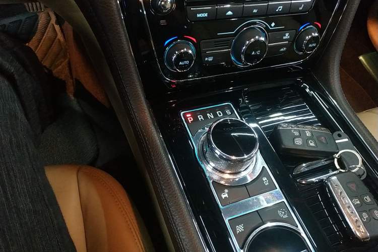 Used Jaguar XJ 2015 XJL 2.0T Two-Wheel Drive Panoramic Business Edition Gear Lever