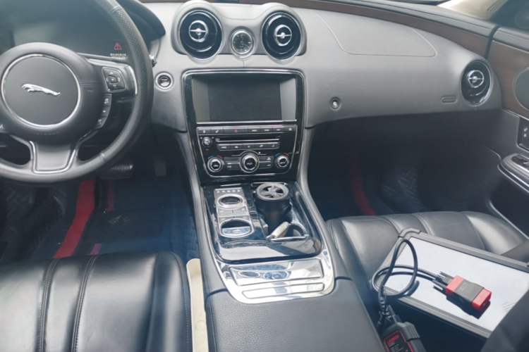 Used Jaguar XJ 2015 XJL 2.0T Elegance Business 80th Anniversary Limited Edition Gear Lever