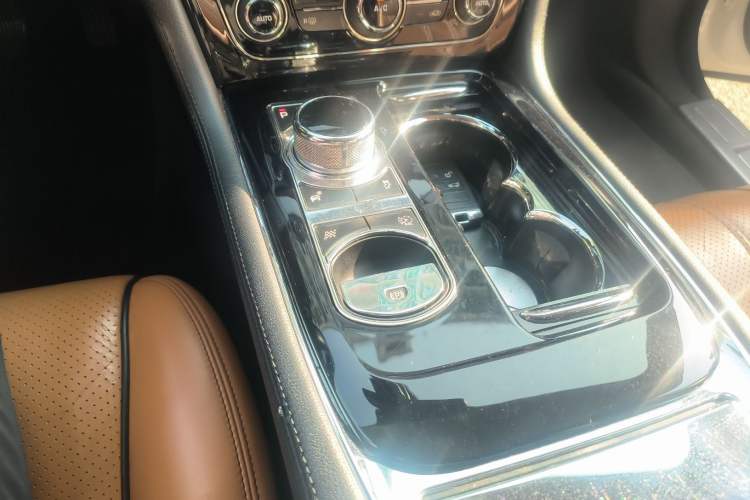 Used Jaguar XJ 2015 XJL 3.0 SC Two-Wheel-Drive Panoramic Business Edition Gear Lever