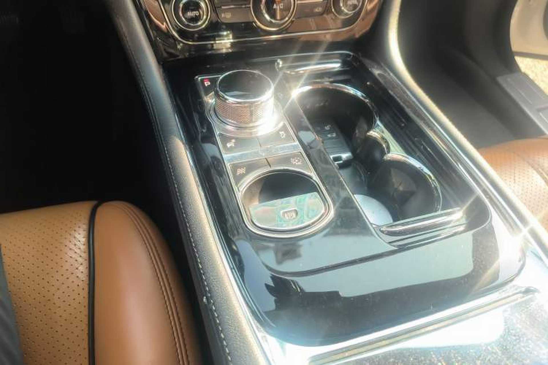 Used Jaguar XJ 2015 XJL 3.0 SC Two-Wheel-Drive Panoramic Business Edition Gear Lever