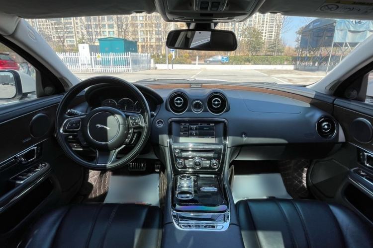 Used Jaguar XJ 2015 XJL 2.0T Elegance Business 80th Anniversary Limited Edition Interior 2