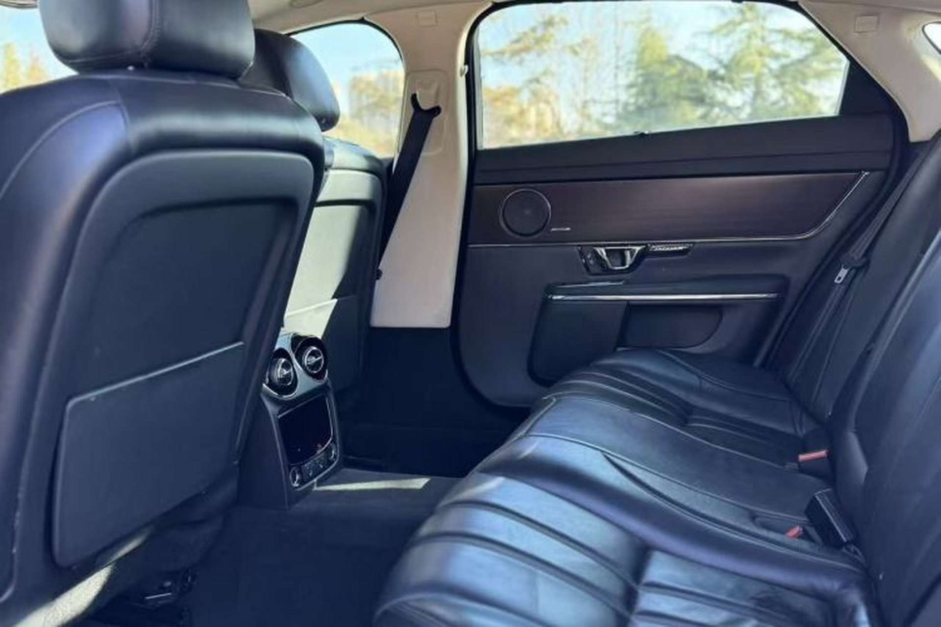 Used Jaguar XJ 2015 XJL 2.0T Elegance Business 80th Anniversary Limited Edition Interior 2