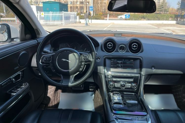 Used Jaguar XJ 2015 XJL 2.0T Elegance Business 80th Anniversary Limited Edition Interior 3