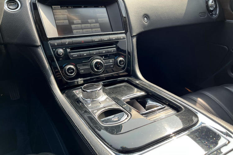 Used Jaguar XJ 2015 XJL 3.0 SC Elegant Business 80th Anniversary Limited Edition Interior 4