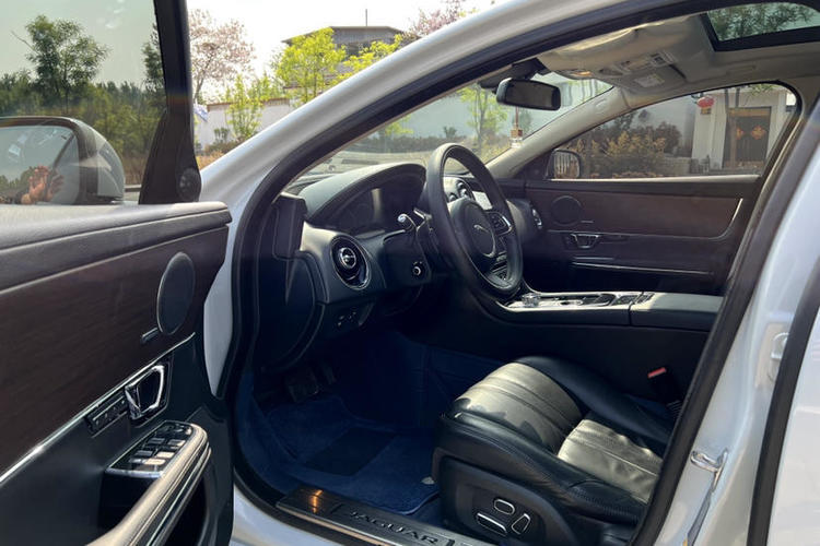 Used Jaguar XJ 2015 XJL 3.0 SC Elegant Business 80th Anniversary Limited Edition Interior 6