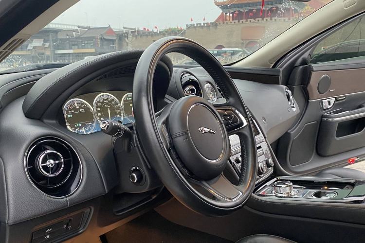 Used Jaguar XJ 2015 XJL 3.0 SC Elegant Business 80th Anniversary Limited Edition Interior 8