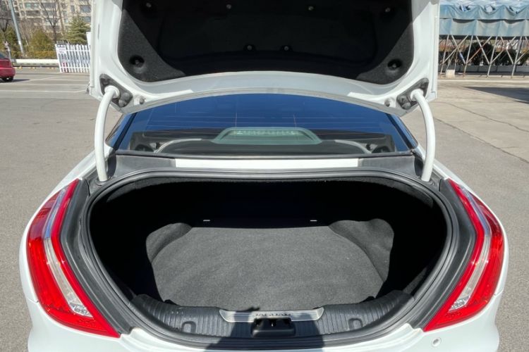 Used Jaguar XJ 2015 XJL 2.0T Elegance Business 80th Anniversary Limited Edition Interior 9