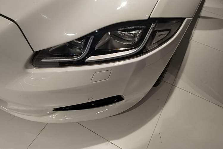 Used Jaguar XJ 2015 XJL 3.0 SC Two-Wheel-Drive Panoramic Business Edition Left Front Headlight