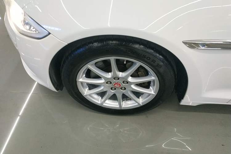 Used Jaguar XJ 2015 XJL 2.0T Two-Wheel Drive Panoramic Business Edition Left Front Wheel Hub