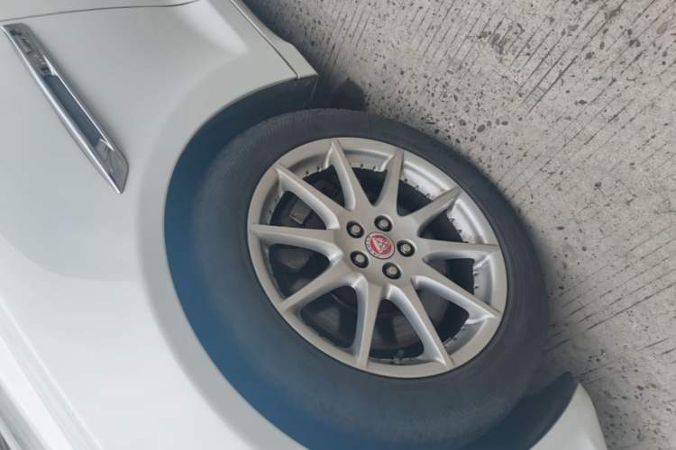 Used Jaguar XJ 2015 XJL 2.0T Elegance Business 80th Anniversary Limited Edition Left Front Wheel Hub
