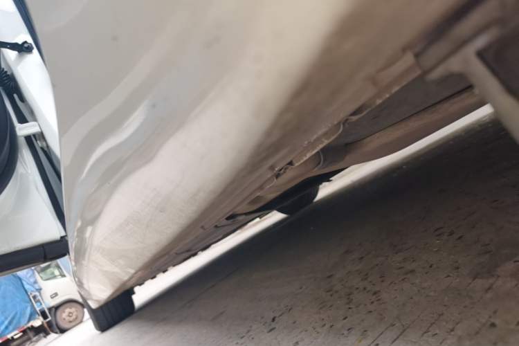 Used Jaguar XJ 2015 XJL 2.0T Elegance Business 80th Anniversary Limited Edition Left Side Sill