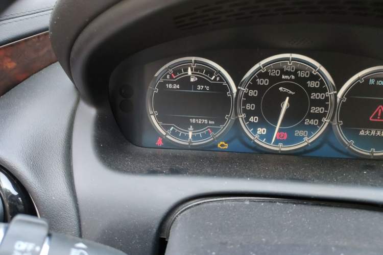 Used Jaguar XJ 2015 XJL 3.0 SC Four-Wheel Drive Panoramic Business Edition Odometer Close Up