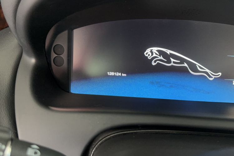 Used Jaguar XJ 2015 XJL 3.0 SC Four-Wheel Drive Panoramic Business Edition Odometer Close Up