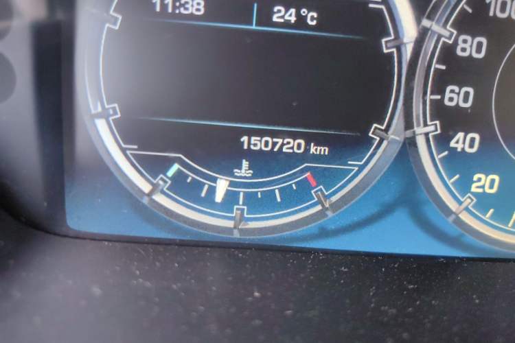 Used Jaguar XJ 2015 XJL 3.0 SC Four-Wheel Drive Panoramic Business Edition Odometer Close Up