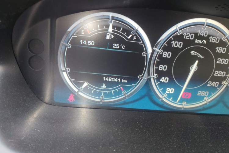 Used Jaguar XJ 2015 XJL 3.0 SC Four-Wheel Drive Luxury Business Edition Odometer Close Up