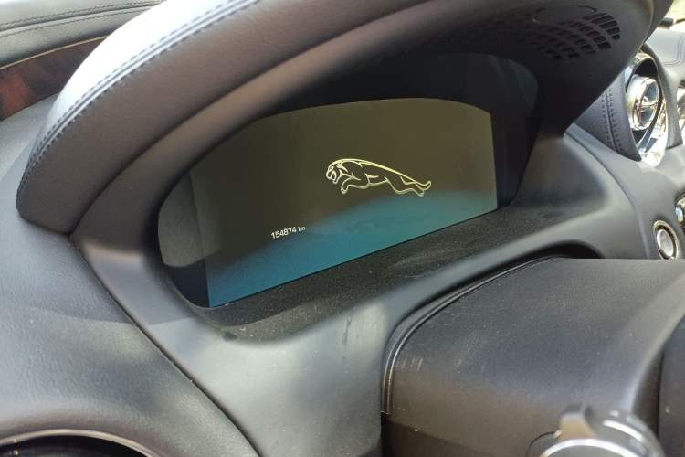 Used Jaguar XJ 2015 XJL 3.0 SC Four-Wheel Drive Luxury Business Edition Odometer Close Up