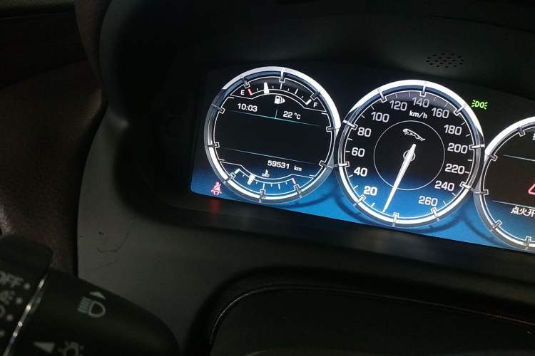 Used Jaguar XJ 2015 XJL 2.0T Two-Wheel Drive Panoramic Business Edition Odometer Close Up