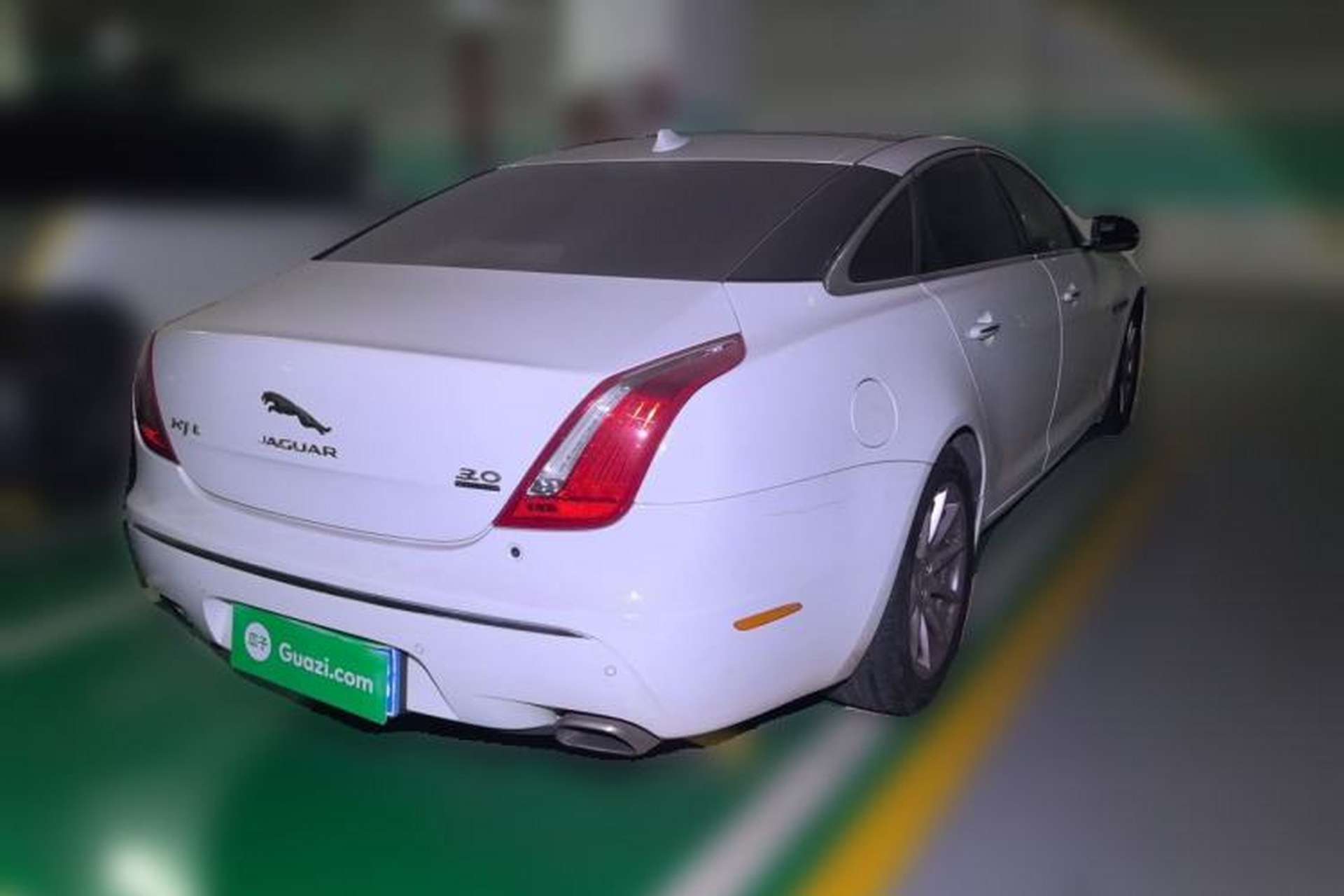 Used Jaguar XJ 2015 XJL 2.0T Two-Wheel-Drive Elegant Business Edition Rear Right 45 Deg