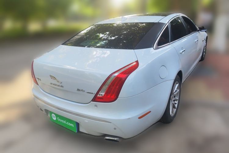 Used Jaguar XJ 2015 XJL 2.0T Two-Wheel-Drive Elegant Business Edition Rear Right 45 Deg