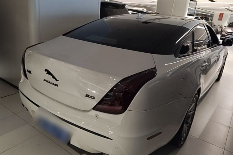 Used Jaguar XJ 2015 XJL 3.0 SC Two-Wheel-Drive Panoramic Business Edition Rear Right 45 Deg