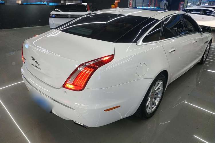 Used Jaguar XJ 2015 XJL 2.0T Two-Wheel Drive Panoramic Business Edition Rear Right 45 Deg