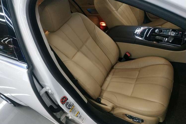 Used Jaguar XJ 2015 XJL 2.0T Two-Wheel Drive Panoramic Business Edition Right Front Seat