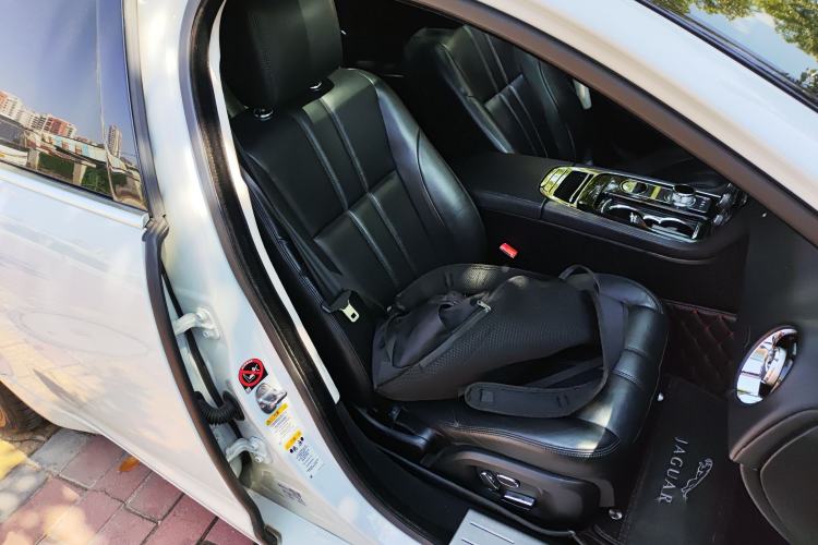 Used Jaguar XJ 2015 XJL 2.0T Elegance Business 80th Anniversary Limited Edition Right Front Seat