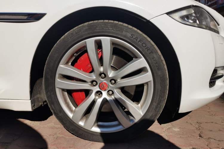 Used Jaguar XJ 2015 XJL 3.0 SC Four-Wheel Drive Luxury Business Edition Right Front Wheel Hub