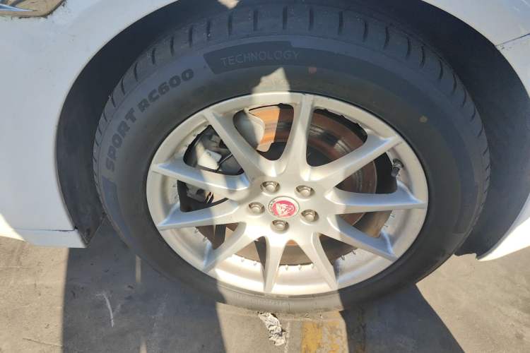 Used Jaguar XJ 2015 XJL 2.0T Elegance Business 80th Anniversary Limited Edition Right Front Wheel Hub