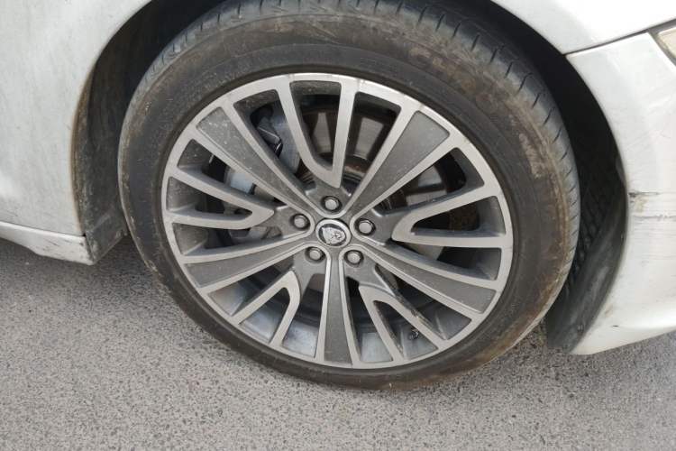 Used Jaguar XJ 2015 XJL 3.0 SC Four-Wheel Drive Panoramic Business Edition Right Front Wheel Hub