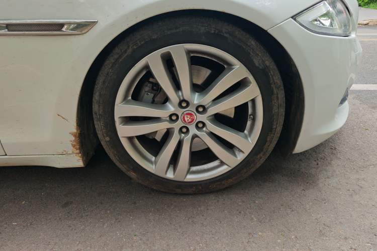 Used Jaguar XJ 2015 XJL 3.0 SC Four-Wheel Drive Luxury Business Edition Right Front Wheel Hub