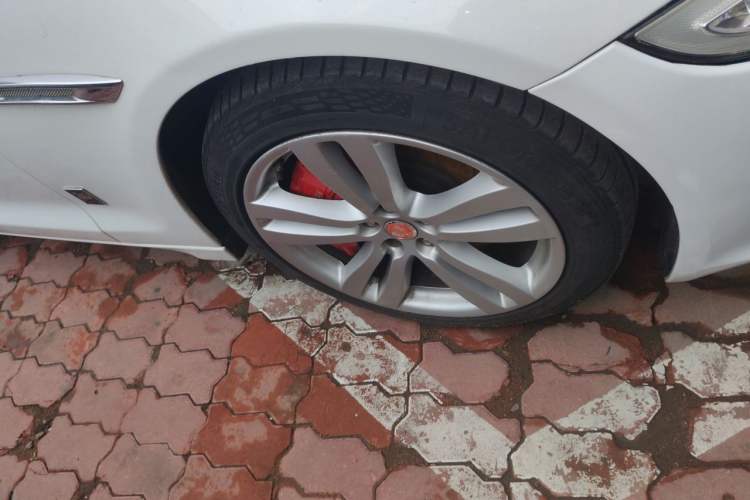 Used Jaguar XJ 2015 XJL 3.0 SC Four-Wheel Drive Luxury Business Edition Right Front Wheel Hub