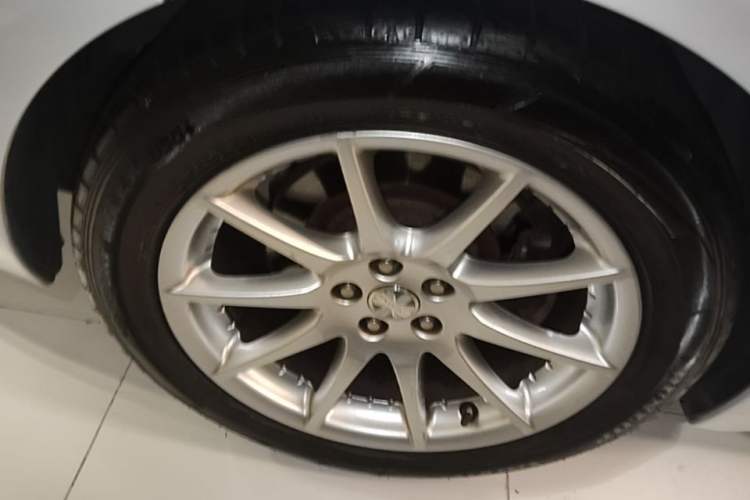 Used Jaguar XJ 2015 XJL 3.0 SC Two-Wheel-Drive Panoramic Business Edition Right Rear Wheel Hub