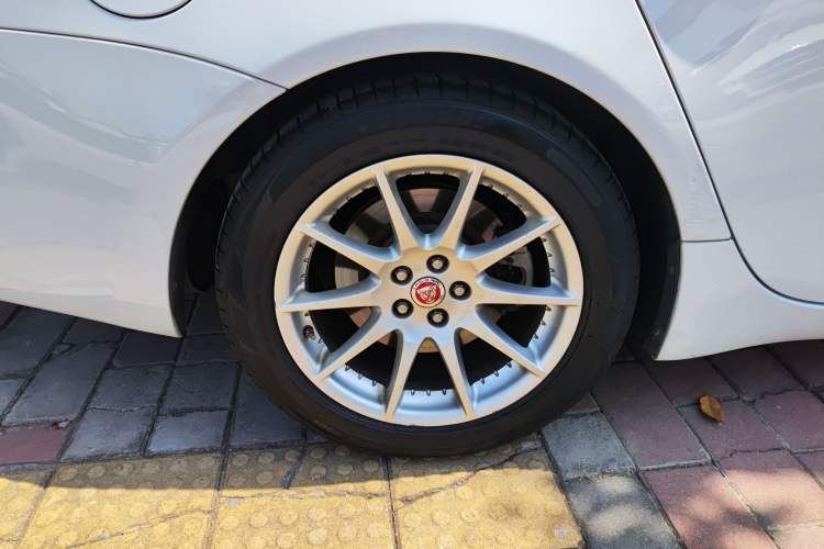 Used Jaguar XJ 2015 XJL 2.0T Elegance Business 80th Anniversary Limited Edition Right Rear Wheel Hub