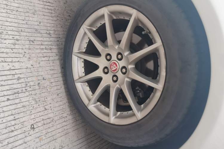 Used Jaguar XJ 2015 XJL 2.0T Elegance Business 80th Anniversary Limited Edition Right Rear Wheel Hub