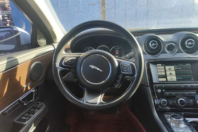 Used Jaguar XJ 2015 XJL 2.0T Elegance Business 80th Anniversary Limited Edition Steering Wheel