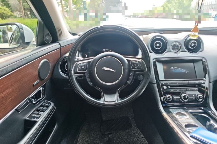 Used Jaguar XJ 2015 XJL 3.0 SC Elegant Business 80th Anniversary Limited Edition Steering Wheel