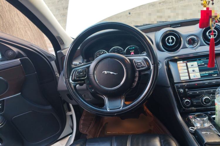 Used Jaguar XJ 2015 XJL 2.0T Elegance Business 80th Anniversary Limited Edition Steering Wheel